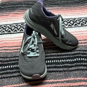 Altra tennis shoes